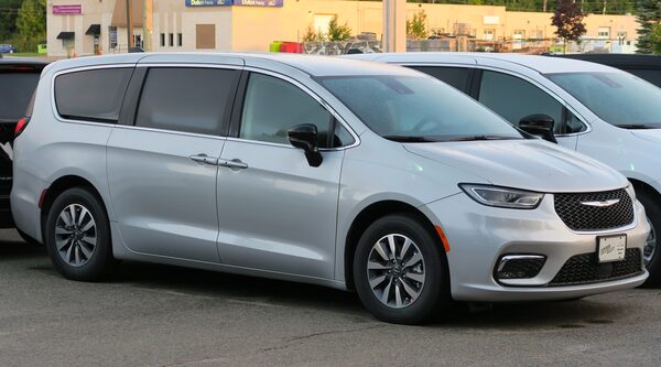 2026 Chrysler Pacifica Hybrid (PHEV)