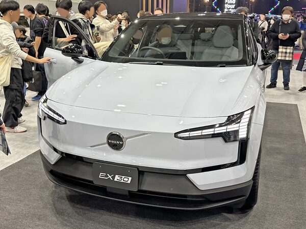 2026 Volvo EX30 Cross Country