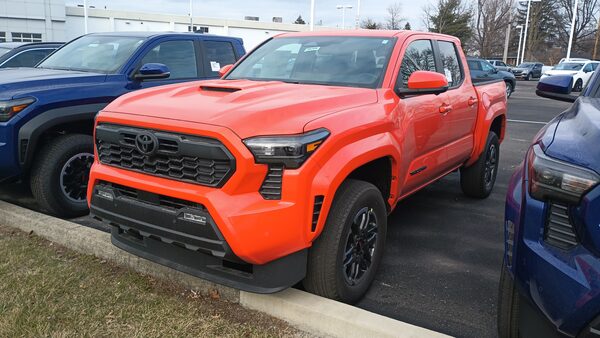 2026 Toyota Tacoma (SR, SR5, TRD Sport, TRD Off-Road, Limited, TRD Pro, Trailhunter)