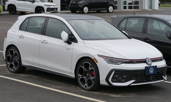 2026 Volkswagen Golf GTI / Golf R